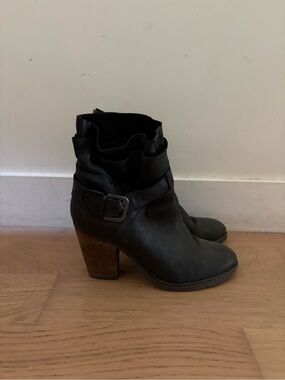 Steve Madden Black Leather Ankle Boots with Buckle size 9.5